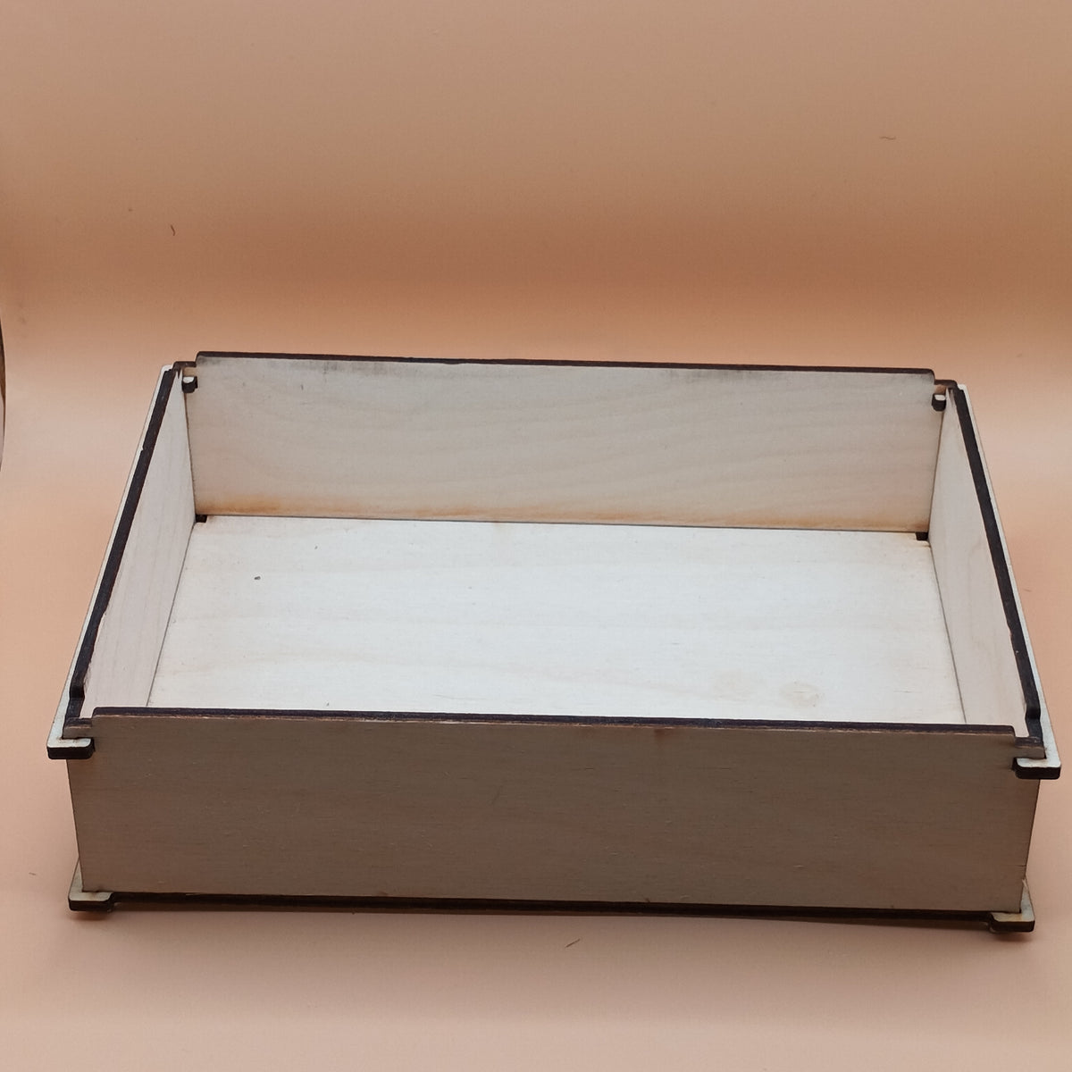 Activité sensorielle avec la Task Box Tri faite main en France.