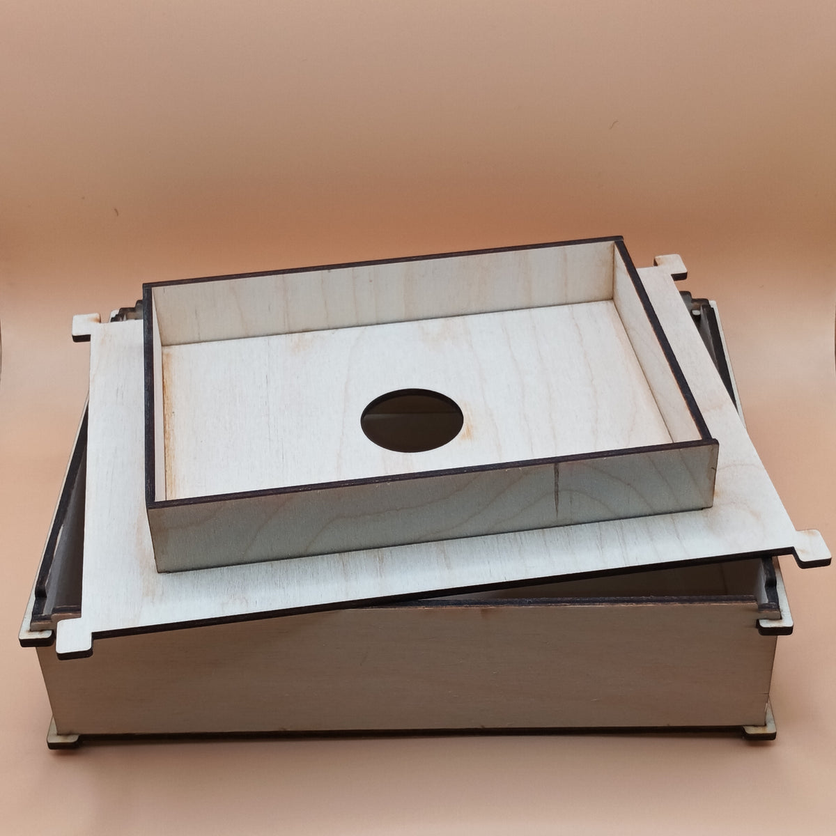 Détail de l’activité pince à linge,  fabriquée artisanalement en France.